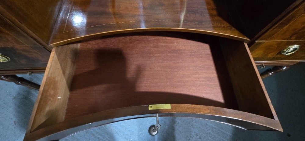 Exhibition Quality Dressing Table with Provenance View XI