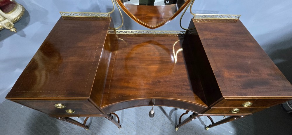 Exhibition Quality Dressing Table with Provenance View XV