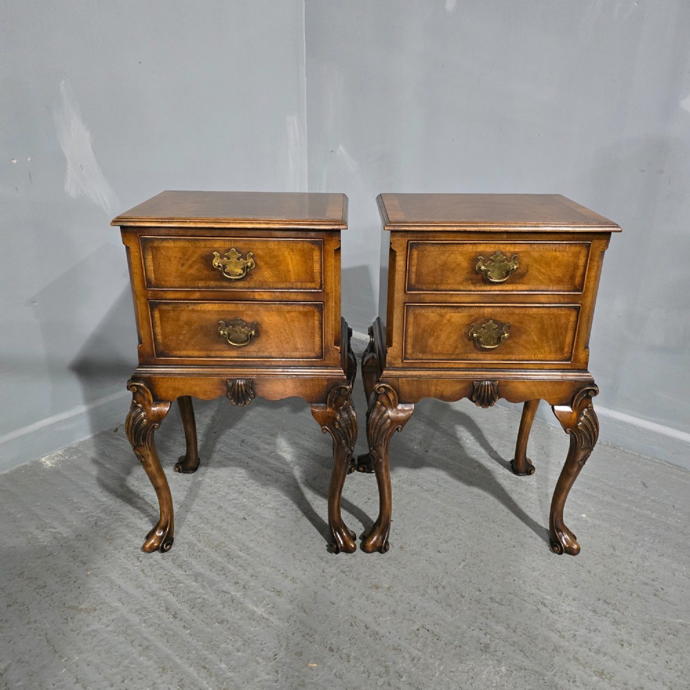 Top Quality Queen Anne Walnut Bedside Chest of Drawers