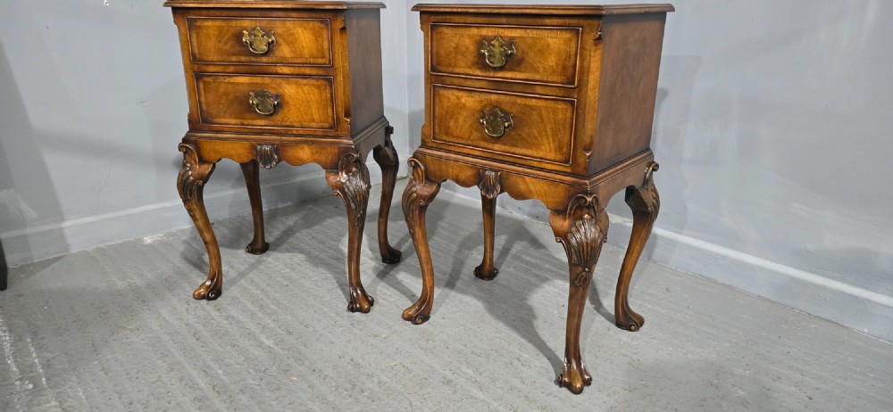 Top Quality Queen Anne Walnut Bedside Chest of Drawers View VII