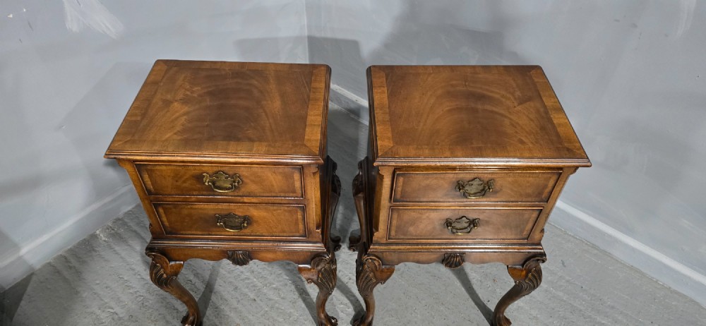 Top Quality Queen Anne Walnut Bedside Chest of Drawers View IX