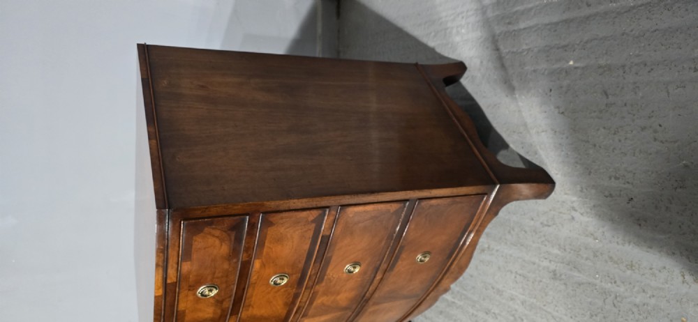 Georgian Bowed Mahogany Chest of Drawers View V