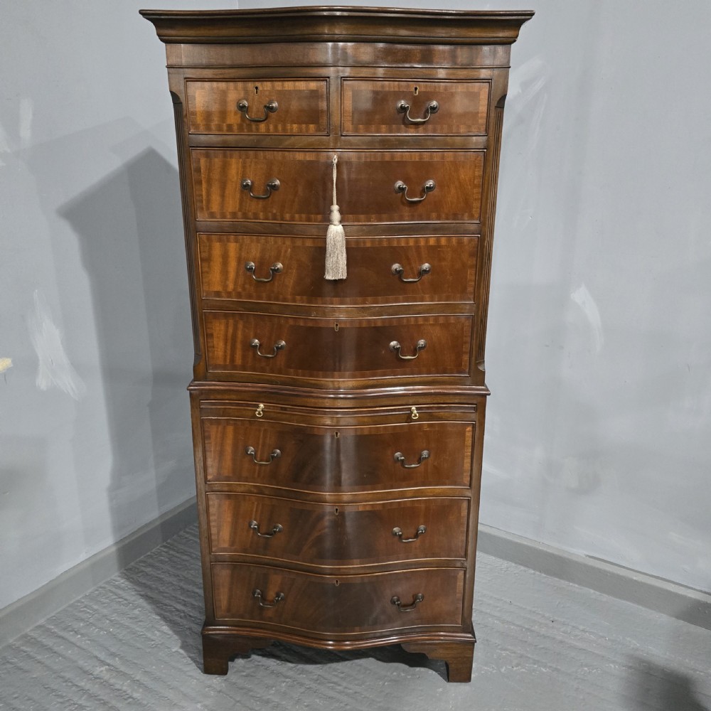 Very Good Mahogany Chest on Chest  of Drawers of Small Proportions