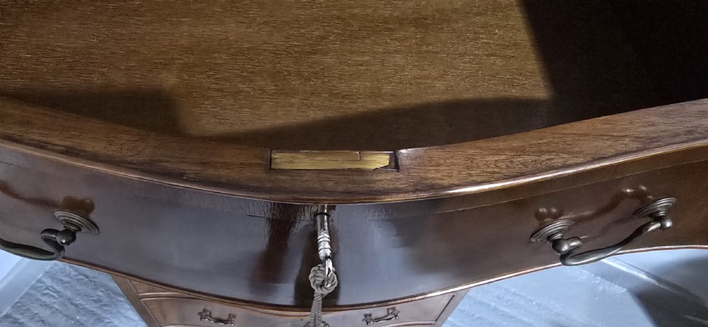 Very Good Mahogany Chest on Chest  of Drawers of Small Proportions View XI