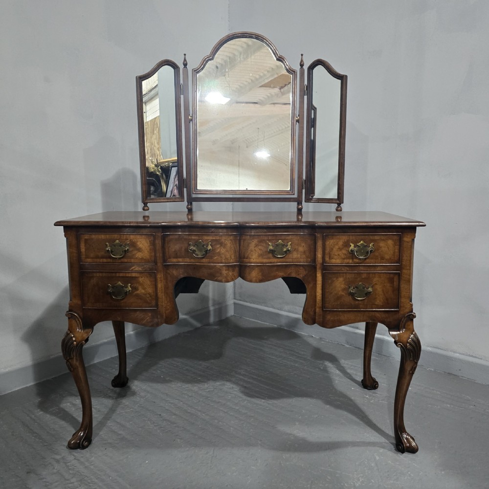 Superb Queen Anne Dressing Table