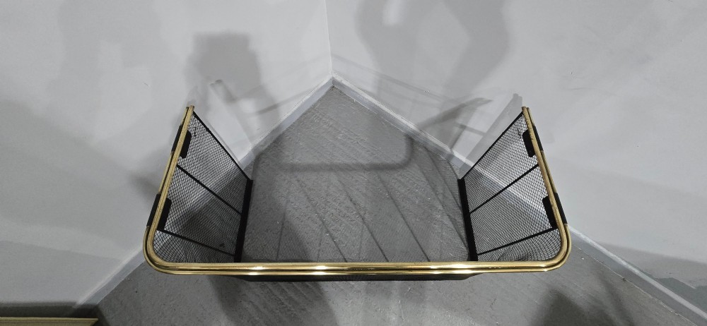 A three-sided black wire mesh fireguard featuring a polished brass rounded top rail and a solid base. View VIII