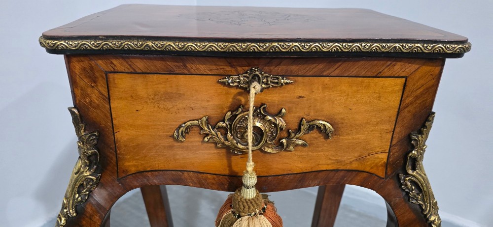 A French Louis XV revival style freestanding jewellery table crafted from walnut veneer with gilt-bronze ormolu mounts and cabriole legs. View V