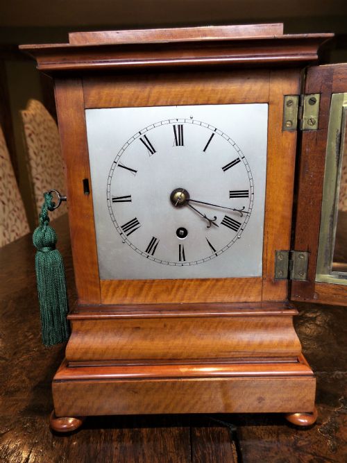 LIBRARY CLOCK IN SATIN WOOD WITH SINGLE CHAIN FUSEE C 1850 - ADDITIONAL PHOTO 3