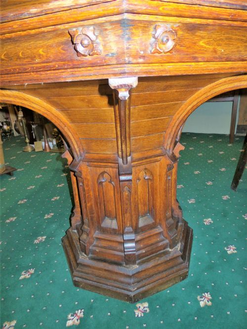 19TH CENT OAK CENTRE TABLE IN THE STYLE OF PUGIN - ADDITIONAL PHOTO 4