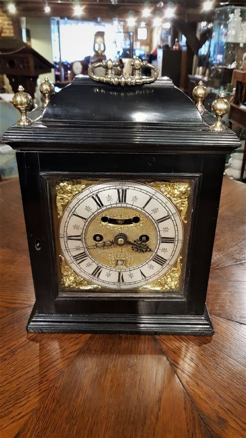 VERY FINE AND RARE WILLIAM MARY EBONY STRIKING BRACKET CLOCK C1690 BY ISAAC LOUNDS - ADDITIONAL PHOTO 1