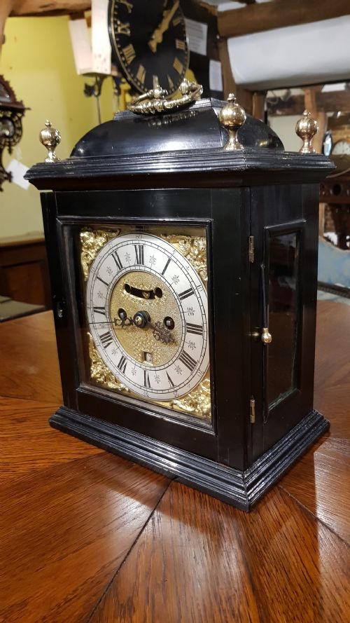 VERY FINE AND RARE WILLIAM MARY EBONY STRIKING BRACKET CLOCK C1690 BY ISAAC LOUNDS - ADDITIONAL PHOTO 4