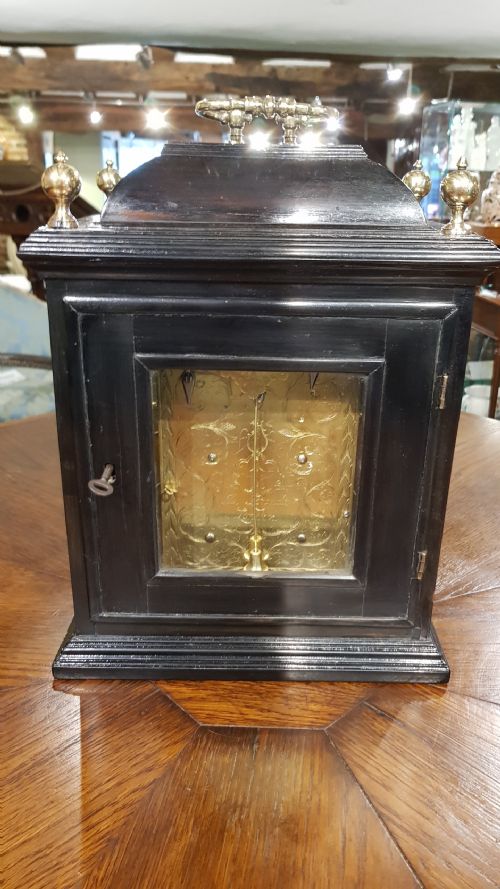 VERY FINE AND RARE WILLIAM MARY EBONY STRIKING BRACKET CLOCK C1690 BY ISAAC LOUNDS - ADDITIONAL PHOTO 5