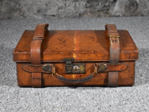 A JAMES PURDEY SONS OAK AND LEATHER CARTRIDGE CASE LATE 19TH CENTURY