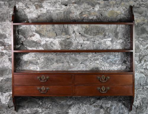 A SET OF GEORGE III MAHOGANY HANGING SHELVES PLATE RACK - ADDITIONAL PHOTO 1