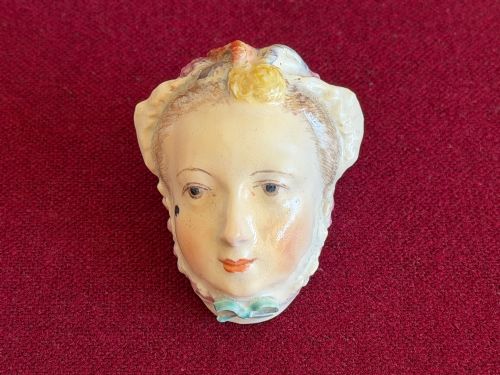 A Chelsea Porcelain Bonbonnière C. 1755