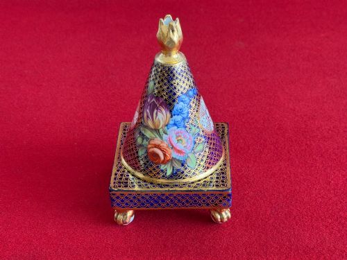 A Spode Porcelain Pastille Burner Decorated in Pattern 1166  C.1815-1820