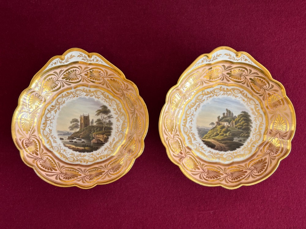 A pair of Barr, Flight & Barr Worcester Shell Shaped Dessert Dishes 