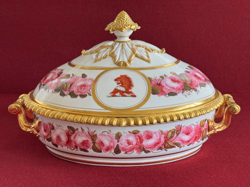 An oval Regency Worcester porcelain entree dish with a fitted lid, featuring hand-painted pink rose garlands, gilt gadrooned rims, twin gilded handles, a heraldic lion crest, and a gold leaf-and-pineapple finial. View III