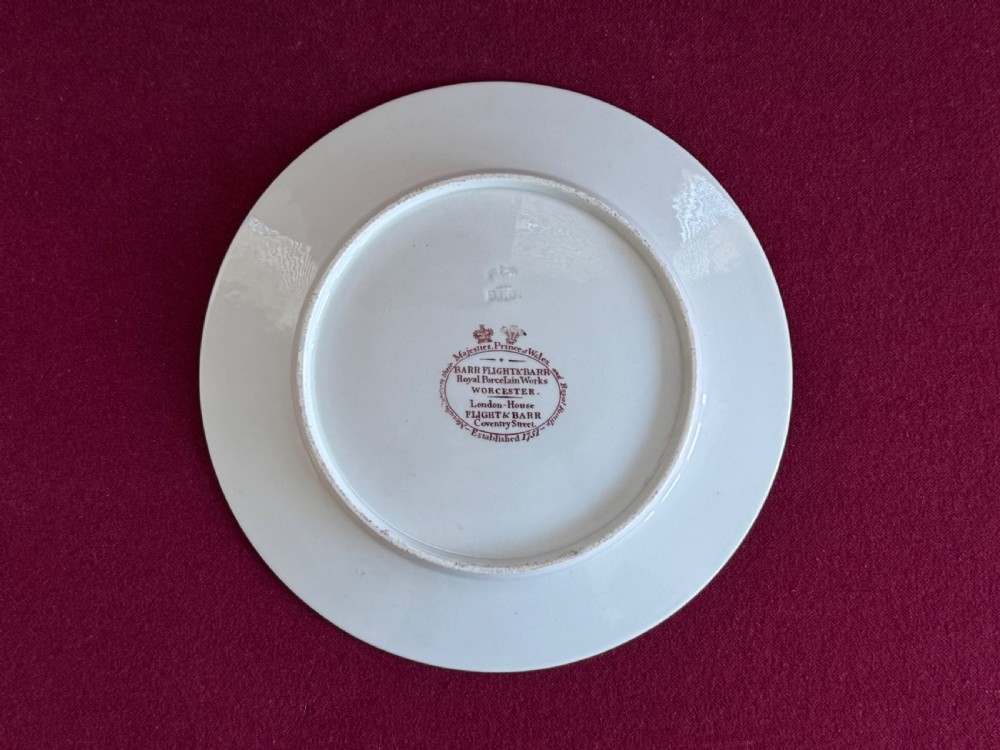 A circular Regency porcelain cabinet plate featuring a central hand-painted seashell vignette surrounded by concentric gold borders and an intricate gilt vermicelli pattern on the rim. View III