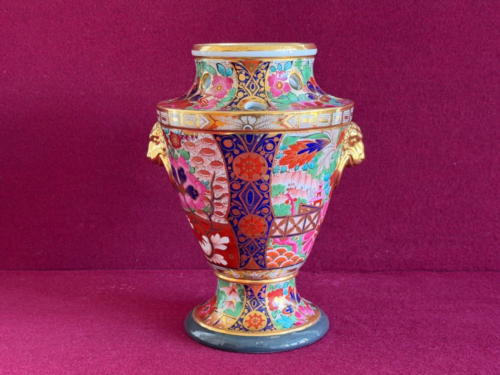 A rare Flight & Barr Worcester Porcelain Pot Pourri Vase in Japan pattern c.1805 View II