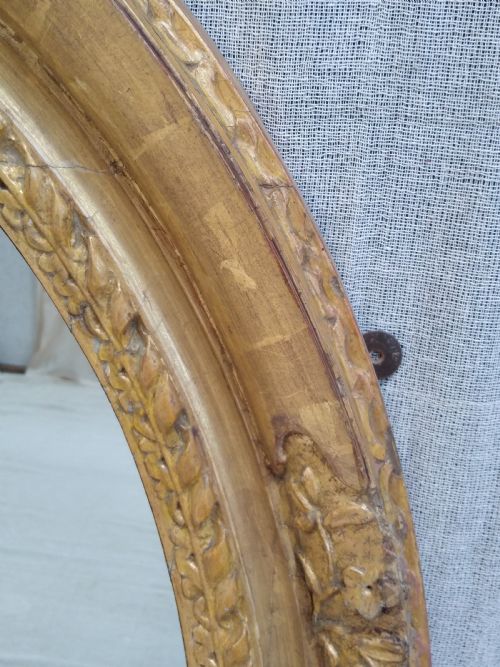 VERY EARLY CARVED GILT OVAL WALL MIRROR C1700 1720 - ADDITIONAL PHOTO 2