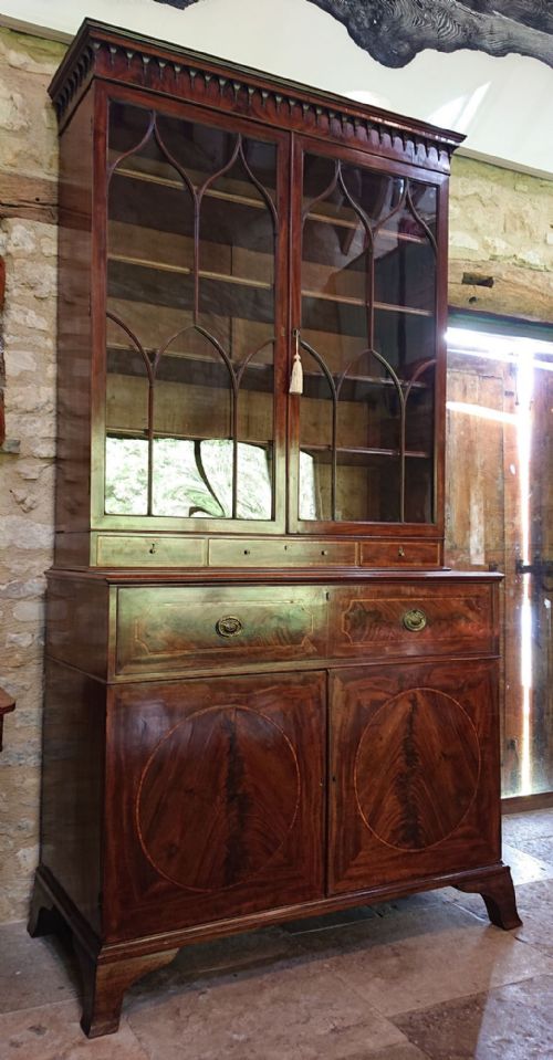 VERY FINE 18TH CENTURY CABINET - ADDITIONAL PHOTO 2