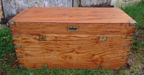 GREAT QUALITY EARLY 20TH CENTURY TRAVELLING COFFER CHEST - ADDITIONAL PHOTO 1