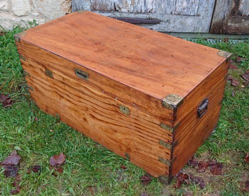 GREAT QUALITY EARLY 20TH CENTURY TRAVELLING COFFER CHEST - ADDITIONAL PHOTO 2