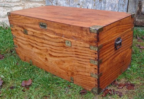 GREAT QUALITY EARLY 20TH CENTURY TRAVELLING COFFER CHEST - ADDITIONAL PHOTO 3
