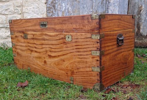 GREAT QUALITY EARLY 20TH CENTURY TRAVELLING COFFER CHEST - ADDITIONAL PHOTO 4