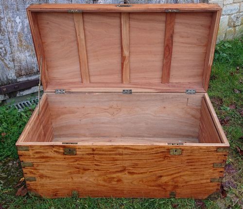 GREAT QUALITY EARLY 20TH CENTURY TRAVELLING COFFER CHEST - ADDITIONAL PHOTO 6