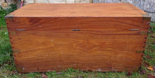 GREAT QUALITY EARLY 20TH CENTURY TRAVELLING COFFER CHEST - ADDITIONAL PHOTO 10