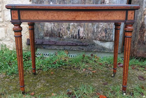 19TH CENTURY AMBOYNA CARD TABLE ATTRIBUTED TO GREGORY AND CO REGENT STREET LONDON - ADDITIONAL PHOTO 1