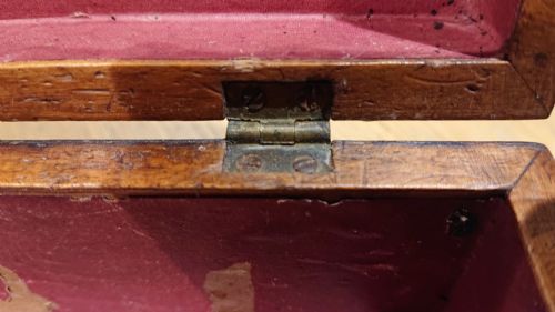 SMALL 18TH CENTURY BOX - ADDITIONAL PHOTO 6