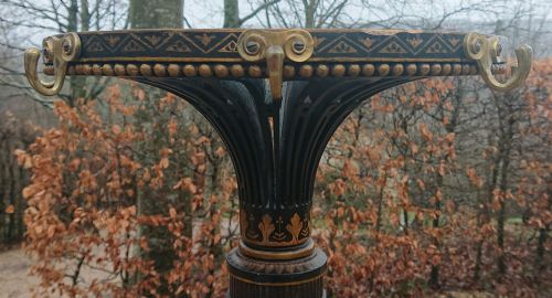 VERY WELL PRESERVED GOOD SCALE AND FINE QUALITY HATSTAND IN THE ITALIANATE STYLE - ADDITIONAL PHOTO 4