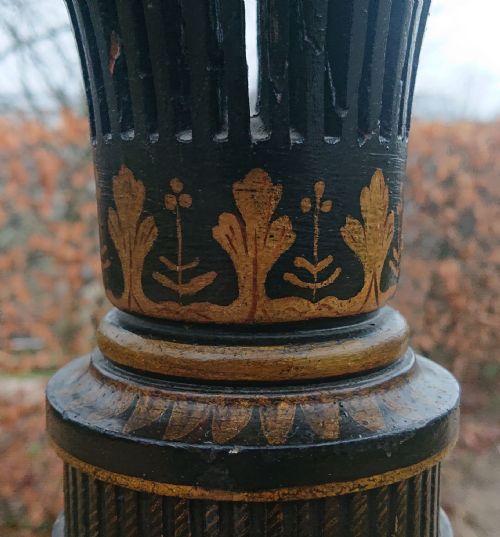 VERY WELL PRESERVED GOOD SCALE AND FINE QUALITY HATSTAND IN THE ITALIANATE STYLE - ADDITIONAL PHOTO 5