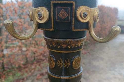 VERY WELL PRESERVED GOOD SCALE AND FINE QUALITY HATSTAND IN THE ITALIANATE STYLE - ADDITIONAL PHOTO 7