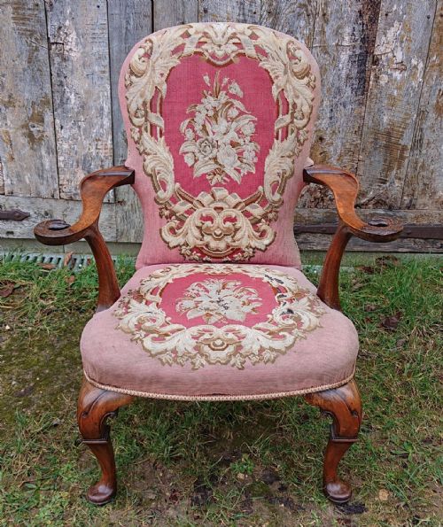VERY DECORATIVE COUNTRY HOUSE LIBRARY CHAIR IN THE QUEEN ANNE FASHION - ADDITIONAL PHOTO 1