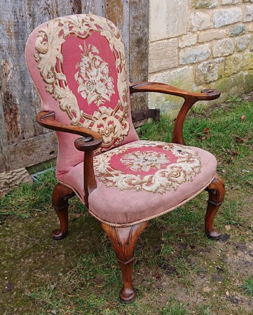 VERY DECORATIVE COUNTRY HOUSE LIBRARY CHAIR IN THE QUEEN ANNE FASHION - ADDITIONAL PHOTO 2