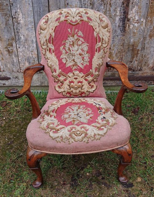 VERY DECORATIVE COUNTRY HOUSE LIBRARY CHAIR IN THE QUEEN ANNE FASHION - ADDITIONAL PHOTO 11