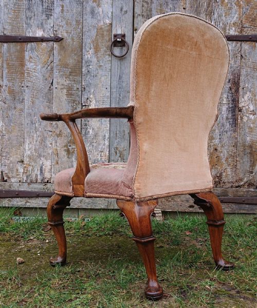 VERY DECORATIVE COUNTRY HOUSE LIBRARY CHAIR IN THE QUEEN ANNE FASHION - ADDITIONAL PHOTO 14