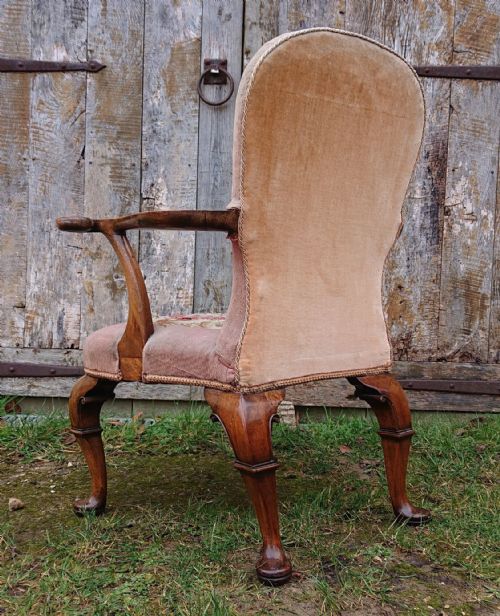 VERY DECORATIVE COUNTRY HOUSE LIBRARY CHAIR IN THE QUEEN ANNE FASHION - ADDITIONAL PHOTO 15