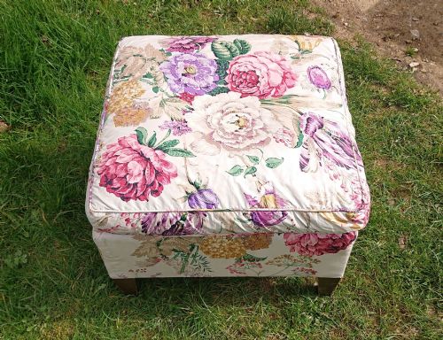 CUSHION TOP FOOTSTOOL IN THE MANNER OF HOWARD AND SONS - ADDITIONAL PHOTO 3