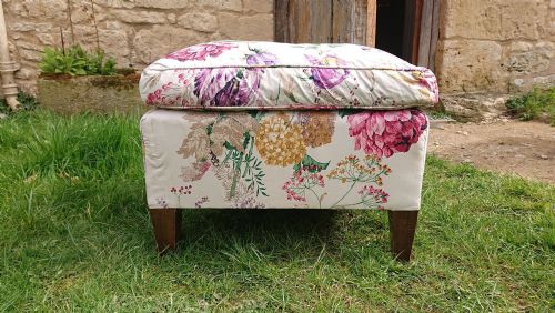 CUSHION TOP FOOTSTOOL IN THE MANNER OF HOWARD AND SONS - ADDITIONAL PHOTO 4