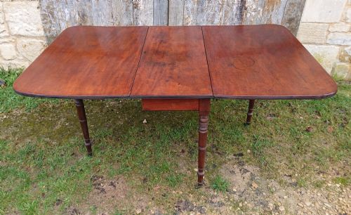 EARLY 19TH CENTURY MAHOGANY FOLDING DINING TABLE - ADDITIONAL PHOTO 1