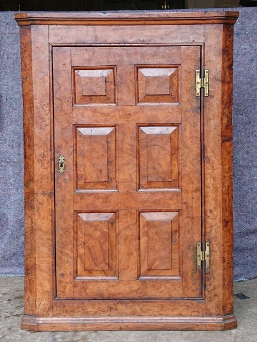 MID 18TH CENTURY BURR OAK CORNER CUPBOARD - ADDITIONAL PHOTO 1