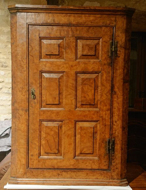MID 18TH CENTURY BURR OAK CORNER CUPBOARD - ADDITIONAL PHOTO 4