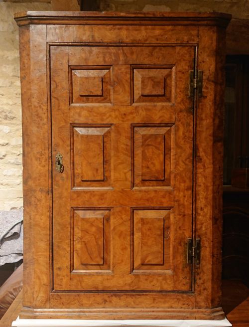MID 18TH CENTURY BURR OAK CORNER CUPBOARD - ADDITIONAL PHOTO 5