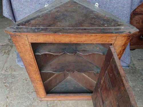 MID 18TH CENTURY BURR OAK CORNER CUPBOARD - ADDITIONAL PHOTO 9