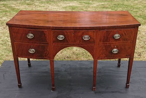 VERY FINE 18TH CENTURY MAHOGANY SIDEBOARD - ADDITIONAL PHOTO 1